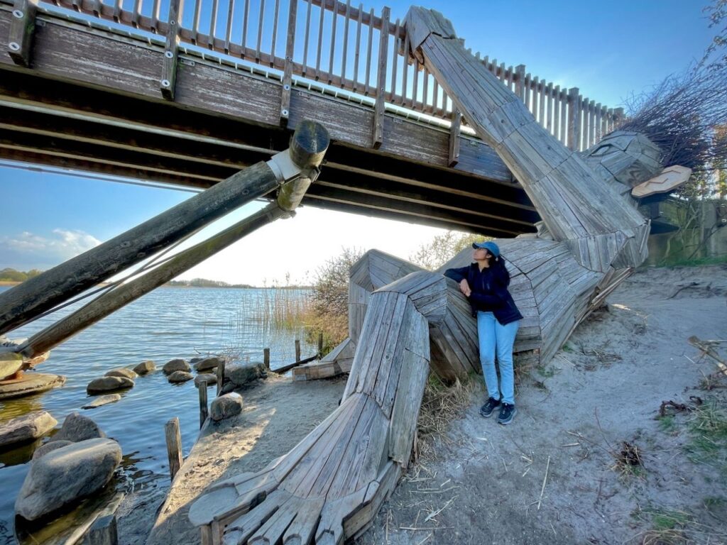 Oscar under the bridge forgotten giant