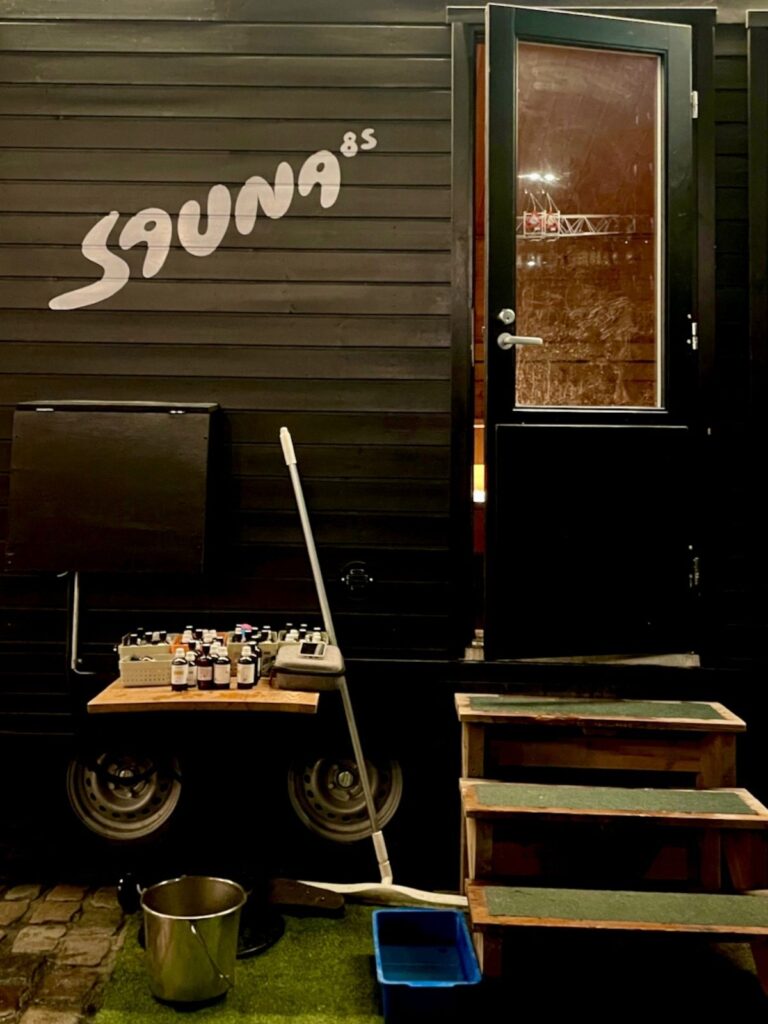 Sauna85 saunagus entrance, mobile sauna in Copenhagen