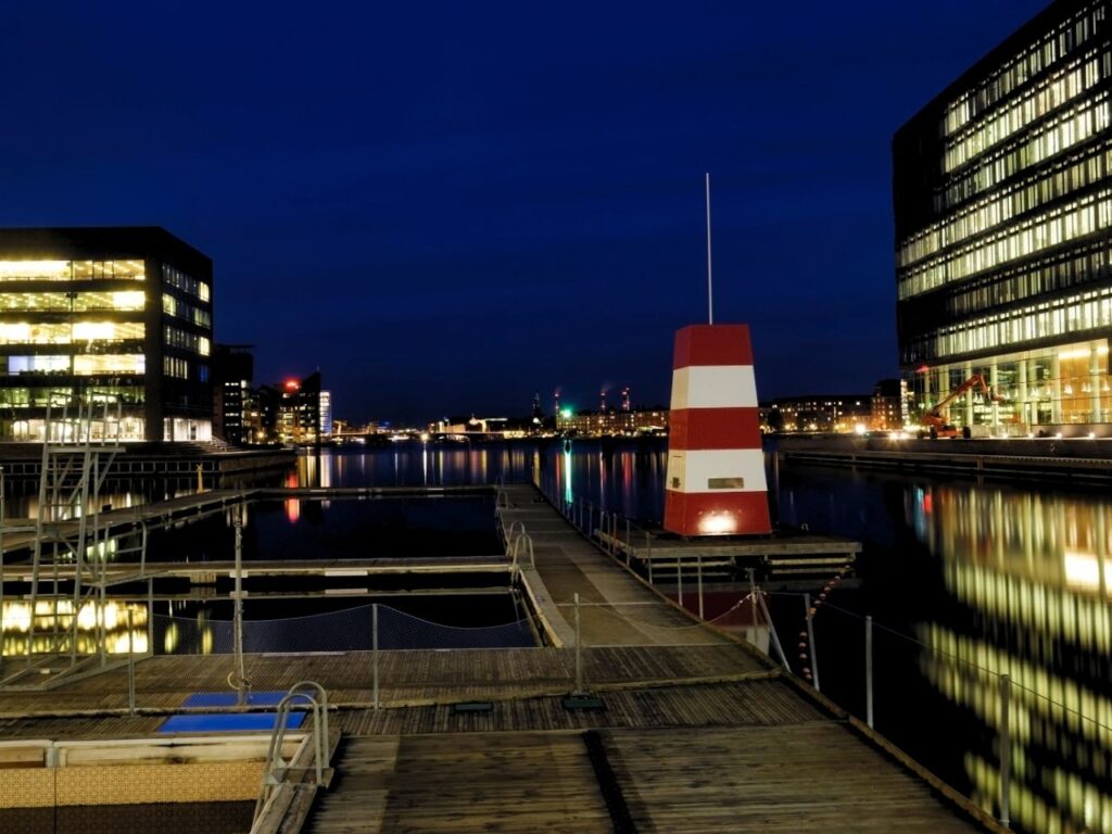 Fisketorvet swimming zone at night