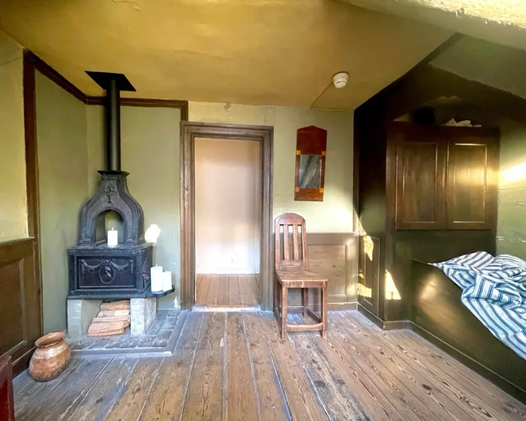 HC andersen attic room