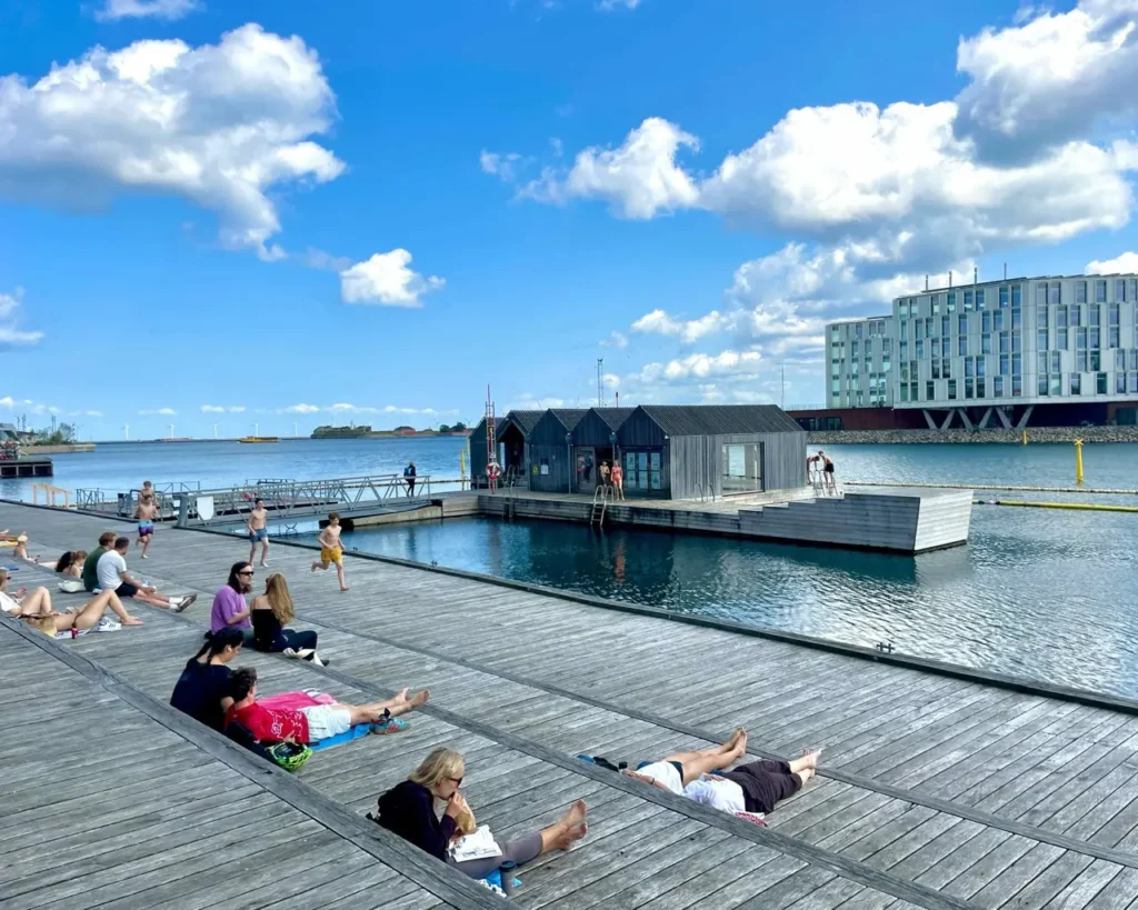 People swimming and chilling at Badezone Sandkaj