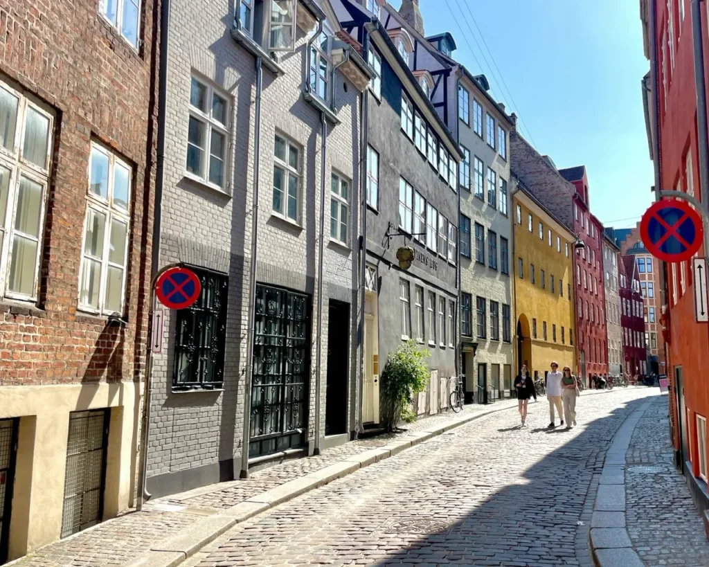 Strolling the streets of Magstraede