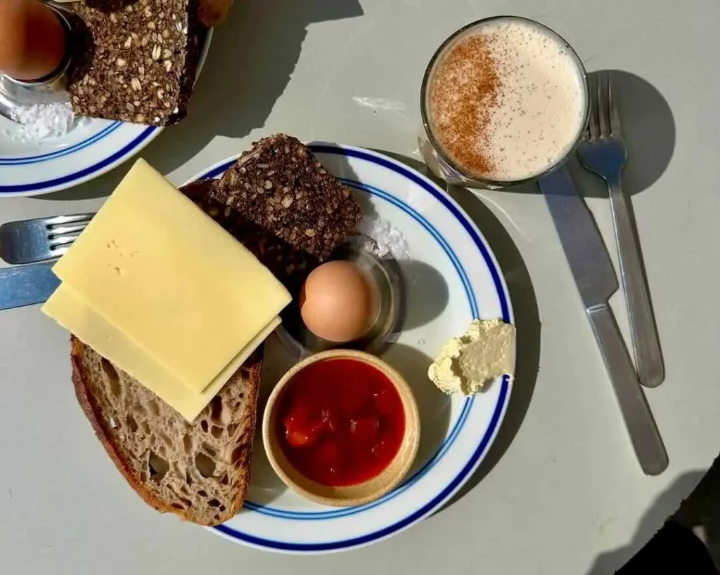 Morgenmadplade, Danish breakfast plate with coffee